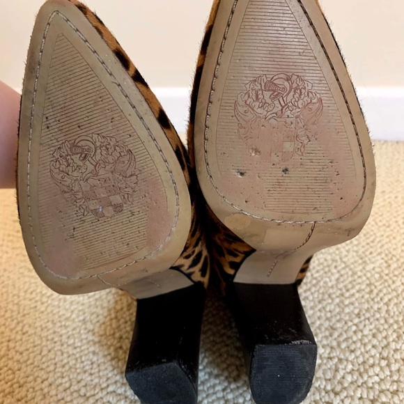 Vince Camuto cheetah print heeled booties - Picture 2 of 7